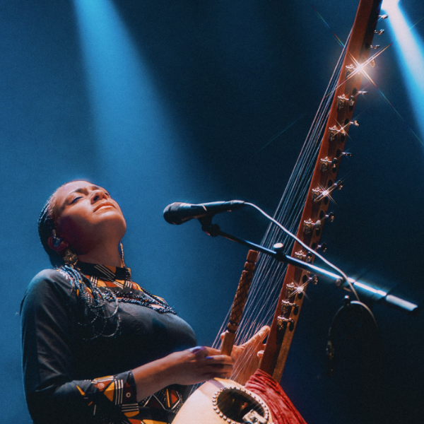Affiche Sona Jobarteh en concert au Centre Culturel Paul B